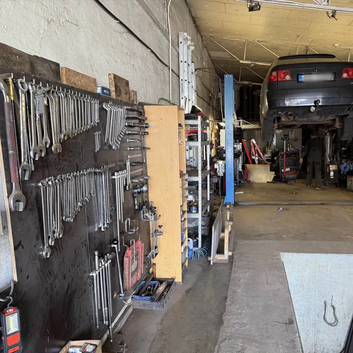 Profesionāli auto remonta instrumenti un aprīkojums